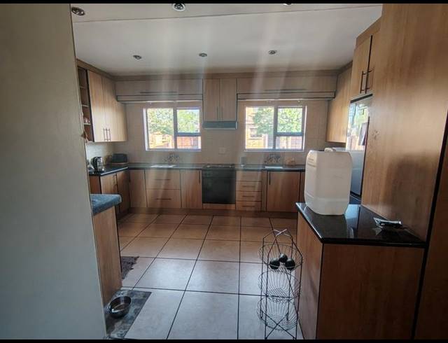 3 BEDROOM APARTMENT FOR SALE IN VAALPARK